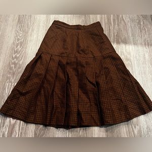 Vtg Christian Dior 1980’s size 4 wool houndstooth print skirt.